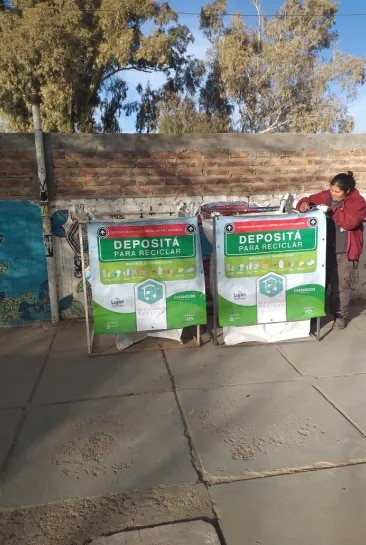 The school's teaching staff actively engages in recycling as part of the initiatives proposed by the 'Mi Escuela Recicla' program, driven by Terrazas de los Andes. An inspiring example of educators dedicated to sustainability and environmental care.