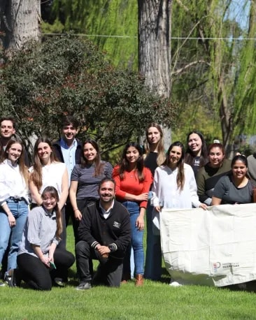 At Bodega Terrazas de los Andes, we introduce you to our exciting Internship Program. This image captures the essence of an unparalleled experience, where young talents like you have the opportunity to flourish and develop their full potential. Members of our program are part of a community that values learning, innovation, and professional growth.