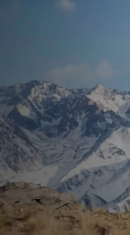 Imagem de Hervé Birnie-Scott, fundador e Estate Director de Terrazas de los Andes, nas montanhas dos Andes, que foi reconhecido pela The Drinks Business como um dos 100 principais enólogos do mundo, em formato desktop